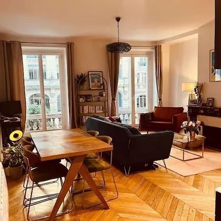: Superbe Au Coeur Du Marais * Paris